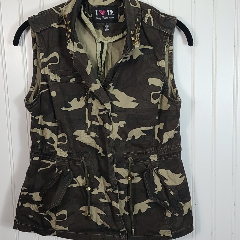 FREE W/PURCHASE $15+ Boy Meets Girl Green Camo Zip & Snap Up Vest S? See sizing
